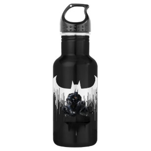 Garrafa Batman empoleirou-se em uma coluna