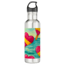Botellas de agua y tazas de viaje helados
