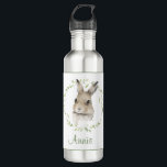 Garrafa Bunny Rabbit Watercolor Nome verde Beba<br><div class="desc">Coelhinho de aquarelas bonitinho em uma coroa verde. Que fofo. Personalize com seu nome. Divirta-se com esta garrafa de água onde quer que vá.</div>