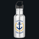 Garrafa Capitão Boat Name Anchor Dourado Style Laurel Star<br><div class="desc">Uma garrafa de água de aço inoxidável personalizada com o seu título Capitão ou outro título e o nome do barco,  nome da família ou outro texto desejado. Apresentando uma âncora náutica,  folhas de ouro e emblema de estrela,  desenhada por medida. Faz um presente excelente para qualquer ocasião.</div>