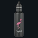 Garrafa Casamento Pink Flamingo Personalizado de Bridesmai<br><div class="desc">Personalize esta garrafa d'água preta mate com a minha ilustração flamingo rosa. Dê-o como presente ou guarde-o para si mesmo,  traga-o na sua viagem tropical. Um souvenir excelente para madrinhas,  convidados para seus casamentos de destino.</div>