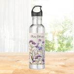 Garrafa Cor d'água monogramada Púrpura Prados Prados Prado<br><div class="desc">Sip com estilo com a nossa garrafa de água de aço inoxidável Prateado de cor d'água,  de cor d'água,  com púrpura,  e prateada. Personalize com sua fonte moderna minimalista,  perfeita para flores silvestres e amantes de flores roxas que apreciam um toque de chic boho.</div>
