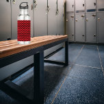 Garrafa Corações Pretos Padrão Fundo Vermelho<br><div class="desc">Você gosta de garrafas de água fofinhas? Esta garrafa de água tem um padrão de corações negros em um fundo vermelho.</div>