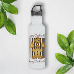 Garrafa Crianças de cozinheiros personalizados, de gengibr<br><div class="desc">Ilustração da equipe de biscoitos bonitos: gengerpão,  2 formas cardíacas e um biscoito de chocolate. Este desenho de comida adorável faz uma garrafa de água bonito e única com texto personalizado para crianças,  doce dente,  e qualquer um que adora assar.</div>