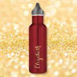 Garrafa Crie seu próprio Monograma de Nome de Script Doura<br><div class="desc">Crie seu próprio personalizado, personalizado, legal, chic, na moda, leve, resistente a fissuras, à prova de derramares, um roteiro elegante de tipografia de ouro falso, uma garrafa vermelha de natal de aço inoxidável clássico. Basta digitar seu nome / nome das crianças / nome da família / nome da empresa, para...</div>