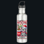 Garrafa Cute Koala Chirstmas Nome Personalizado<br><div class="desc">Garrafas de Água Feriada de Natal Personalizadas do Natal de Koala,  mostra um bonito Koala vestindo um chapéu e lenço de Papai Noel com um saco de Papais noeis. Perfeito para presentes de Natal,  festas de Natal e festas de Natal,  aniversários e muito mais. Criado pelo Evco Studio www.zazzle.com/store/evcostudio</div>
