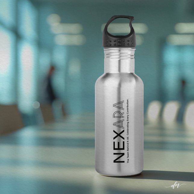 Garrafa de Água de Reconhecimento Personalizado (Custom water bottle for employee recognition, corporate events, and branded business gifts)