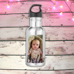 Garrafa de Água Personalizada, Adicione Sua Foto!<br><div class="desc">Bebê Bella Water Bottle. Basta adicionar o nome do seu bebê e a fotografia a esta garrafa de água na área de personalização.</div>