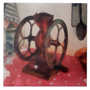 Garrafa de Café em Tablecloth Vermelha