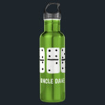 Garrafa Domínios brancos com pontos pretos personalizados<br><div class="desc">Adicione um nome ou outro texto para criar a garrafa de água personalizada perfeita. Esta garrafa apresenta ilustrações simples,  desenhadas à mão,  de dominós brancos com pontos pretos e impressão.</div>