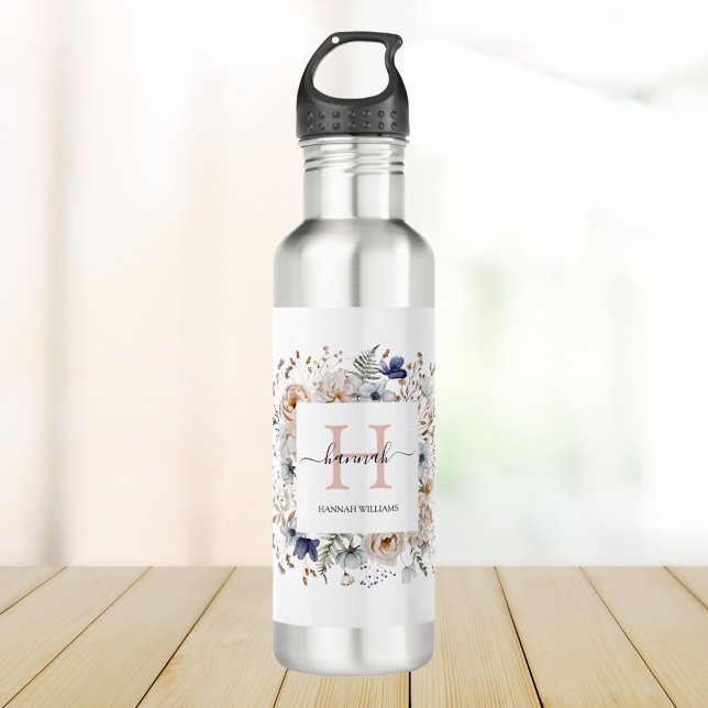 Garrafa Elegant Monogram Pretty Beige Blue Flowers Floral (In situ)
