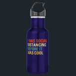 Garrafa Eu Estava Distorcendo Social Antes De Ser Legal<br><div class="desc">Engraçado equipamento social de distanciamento para tímidos e introvertidos que adoram acampar ou caminhar e Lavar lá Mãos e presente perfeito para Médicos,  Enfermeiras,  profissionais de saúde,  germofobos,  solitários,  amigos e família como presente de Natal ou Natal.</div>