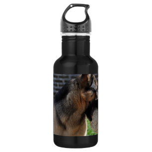 Garrafa german shepherd com brinquedo.png