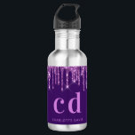 Garrafa Glitter roxo gota a forma de monograma rosa<br><div class="desc">Um fundo roxo profundo com púrpura esfolada púrpura pingando,  pintura pingando. Texto cor-de-rosa. Personalize e adicione suas iniciais de monograma e seu nome.</div>