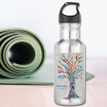 Garrafa Instrutor Rainbow Tree Yoga<br><div class="desc">Esta garrafa de água decorativa apresenta um impressão de uma árvore colorida arco-íris num fundo de cinza pálida. Eu fiz o design original em mosaico usando muitos pequenos fragmentos de vidro de cor brilhante. Adicione seu nome, ocupação para personalizar esta garrafa. Design Mosaico original © Michele Davies</div>
