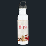 Garrafa Itens de Natal em um Conselho Russo de Madeira<br><div class="desc">Garrafa de água com uma fotografia rústica. Um conselho de madeira marrom-claro com vários elementos de Natal ao longo do fundo. Presentes de Natal,  uma estrela,  uma árvore de Natal dourada,  chapéu de inverno,  renas,  bolhas e algumas frutas de Natal.</div>