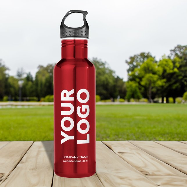 Garrafa Logotipo e texto personalizados em vermelho (Custom Logo and Text on Red Stainless Steel Water Bottle in situ)