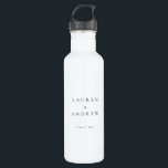 Garrafa marinho Azul de Água Casada<br><div class="desc">Personalizar/personalizar uma garrafa de água de casamento elegante com texto de marinho.</div>