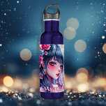Garrafa Menina de animação bonito com olhos azuis personal<br><div class="desc">Frasco de água personalizado. Linda garota com olhos azuis e cabelo azul cercado por flores rosa e azuis. Bonito floral e anime com tema arte digital ai.</div>