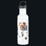 Garrafa Monograma Nome 3 Foto Colagem Moderna<br><div class="desc">Monograma Name 3 Photo Collage Trendy Modern Water Bottle apresenta uma colagem fotográfica de três de suas fotos favoritas com seu nome personalizado e monograma em um guião preto elegante. Personalize editando o texto nas caixas de texto fornecidas. Perfeito para aniversário, Natal, Dia de as mães, Dia de os pais,...</div>