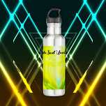 Garrafa Monograma Verde e Amarelo Desvelado de Boho Soul |<br><div class="desc">"Boho Soul Unveilado" em um design de monograma vibrante com uma mistura dinâmica de tons verdes e amarelos. Ele captura a essência livre e espirituosa do estilo boêmico,  revelando uma expressão cheia de alma através de seus intrincados padrões e cores enérgicas. Garrafa de Água.</div>