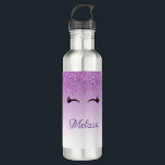 Garrafa Na moda cor-de-rosa e olhos pretos ao soltar a bri<br><div class="desc">Uma garrafa de água com um design de na moda. O fundo é uma cor de gradiente roxo com brilho cintilante falso que desce do topo. Um par de pestanas giras e bonitas debaixo da lente.</div>