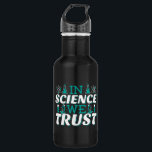 Garrafa Na Science We Trust Cote - Professor<br><div class="desc">Na citação de Science We Trust. A ciência bonita, artística, engraçada fala com uma reviravolta religiosa. Arte tem microscópio e equipamento experimental de frasco para professora de ciências masculina ou feminina. > Use para a apreciação de professores de Ciência, Química, Biologia ou geek de Física, ou crianças nerd de cientistas....</div>