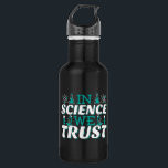 Garrafa Na Science We Trust Cote - Professor<br><div class="desc">Na citação de Science We Trust. A ciência bonita, artística, engraçada fala com uma reviravolta religiosa. Arte tem microscópio e equipamento experimental de frasco para professora de ciências masculina ou feminina. > Use para a apreciação de professores de Ciência, Química, Biologia ou geek de Física, ou crianças nerd de cientistas....</div>