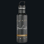 Garrafa Nome da Escola Personalizada do formando Confetti<br><div class="desc">Descrição do produto: "brinde às conquistas da Classe de 2024 com o nosso "Formando da Escola Personalizada Confetti Dourado Black Stainless Steel Water Bottle". Esta garrafa de água elegante e na moda é mais do que um acessório prático; é um símbolo de conquista e um tesouro para comemorar este marco...</div>