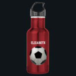 Garrafa Nome de futebol personalizado<br><div class="desc">Este design apresenta uma bola de futebol contra um fundo vermelho e um modelo para adicionar nome. Personalize esta garrafa com o nome de um jogador de futebol. Esta garrafa de design de futebol é excelente para manter água ou outra bebida energética do jogador. Também faz um presente de excelente...</div>