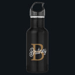 Garrafa Nome do Monograma Elegante Moderno Script Dourado<br><div class="desc">O moderno nome do monograma elegante Black Dourado Script Stainless Steel Water Bottle é funcional e moderno. Apresenta um aspecto preto elegante com uma escrita de ouro elegante, com um monograma personalizado e um nome. Produzido a partir de aço inoxidável durável, mantém bebidas quentes ou frias por longos períodos. Ideal...</div>