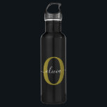 Garrafa Nome do Script Monograma Personalizado Branco Pret<br><div class="desc">Este elegante monograma e na moda pode ser dado como presente para um aniversário, casamento, chá de panela, aniversário, Dia de as mães ou qualquer ocasião. Pode ser personalizado com o nome e a inicial da pessoa. Você pode alterar a fonte, a cor da fonte, o tamanho da fonte e...</div>