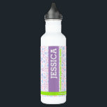 Garrafa Nome Floral Purple Personalizado e Monograma<br><div class="desc">Adicione um pop de cor à sua rotina diária com esta garrafa de água floral roxa personalizada. Projetado com um padrão vibrante inspirado na margarida, ele permite personalizar com seu nome, monograma, e uma mensagem pessoal para um presente que é prático e na moda. Esta garrafa de água é perfeita...</div>