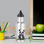 Garrafa nome personalizado do urso panda fofo<br><div class="desc">Perfeito de volta à garrafa de água da escola para almoço ou turma de educação física. desenho de panda fofo personalizável com seu próprio nome</div>