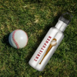 Garrafa Nome Personalizado ou Monograma da Ball Bat Baseba<br><div class="desc">Basta digitar seu nome ou iniciais no campo fornecido para personalizar este jogador de baseball,  treinador ou garrafa de ventilador. Se você precisar de assistência com este design,  envie um e-mail para info@holidayheartsdesigns.com e ficaremos felizes em ajudar sempre que possível.</div>