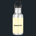 Garrafa Nome Personalizado Simples Amarelo na moda Minimal<br><div class="desc">Feita de aço inoxidável, essa garrafa de água de moda apresenta um design elegante e minimalista. Basta clicar em 'Personalizar' para adicionar o nome de sua escolha e ele aparecerá no centro do design em um fundo amarelo-claro. Você poderá visualizar o resultado antes de sair.</div>