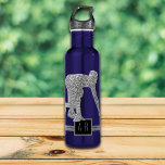 Garrafa O corredor - Sports Monogrammed<br><div class="desc">Esta bela garrafa de água vai agradar aos amantes do esporte. Ele calcula a silhueta de um corredor na posição dos blocos iniciais, preenchida com uma textura vibrante brilhante de luz prateada. Fundo azul legante, e suas iniciais adicionam um toque de chic em um retângulo preto e prateado. Perfeito para...</div>