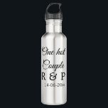 Garrafa One hot add couple name initial letter text date<br><div class="desc">For lovers like us</div>