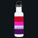 Garrafa Padrão de Stripes Vermelhas, Rosa e Púrpura<br><div class="desc">Mantenha-se hidratado no estilo com a garrafa de água de aço inoxidável vermelha, rosa e púrpura. Apresentando um design de riscado ousado, este frasco durável e isolado mantém as bebidas à temperatura perfeita, ao mesmo tempo que adiciona um toque vibrante à sua rotina diária. Perfeito para o trabalho, viagem, exercícios...</div>