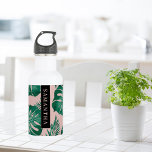 Garrafa Palma rosa tropical e verde deixa padrão e nome<br><div class="desc">O padrão Tropical Pink & Green Palm Leaves é um design vibrante e vivo que incorpora elementos da natureza e uma estética tropical. O padrão apresenta folhas de palma exuberantes em tons cor-de-rosa e verde, criando um contraste impressionante e uma aparência geral atraente.No geral, o padrão Tropical Pink & Green...</div>