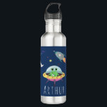 Garrafa Rapazes, Alienígena de Espaço Azul Fresco, Escola<br><div class="desc">Esta engraçada e moderna design de garrafa de água de aço inoxidável da escola apresenta um desenho de alienígena espacial, com um foguete, aliens, estrelas e lua, e pode ser personalizado com o nome de seus garotos. O espaço azul perfeito e a adição com temas monstros aos seus rapazes, perfeito...</div>