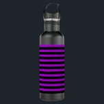 Garrafa Stripes Roxo e Preto |<br><div class="desc">Mantenha-se hidratado no estilo com nossa Garrafa de Água de Aço Preta e Sem Forma Púrpura e Preta. Apresentando um design elegante com uma combinação impressionante de listras roxas e pretas, essa garrafa combina praticidade com a estética moderna. Ideal para manter suas bebidas frias ou quentes em qualquer lugar, é...</div>