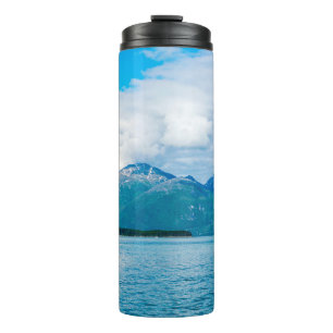 Garrafa Térmica A peninsula of land covered in pine forest juts ou