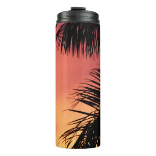 GARRAFA TÉRMICA ÁRVORE DE PALM SOB PELE NUVEM DURANTE O SOL