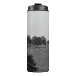 Garrafa Térmica Belas árvores e natureza no nevoeiro