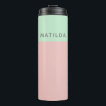 Garrafa Térmica Bloqueio de Cor Rosa do Nome Personalizado Moderno<br><div class="desc">Estilo com este humilde personalizado moderno com um design de blocos de cor rosa e menta com um nome em negrito. Perfeito para amantes de café, viagens ao trabalho, estudantes ou qualquer pessoa que desfrute de um acessório elegante e de hidratação na moda. Um presente de excelente para aniversários, trabalhos...</div>