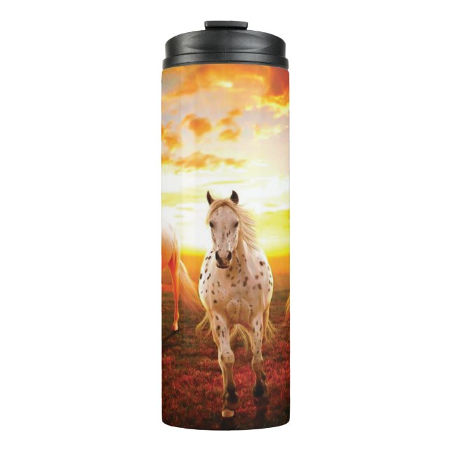 Garrafa Térmica Cavalos no travesseiro decorativo solar (Frente)