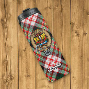 Garrafa Térmica Clan Carnegie Crest sobre o Vestido Tartan