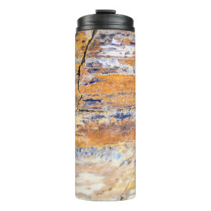 Garrafa Térmica Corpo natural de pedra colorido numa pedreira
