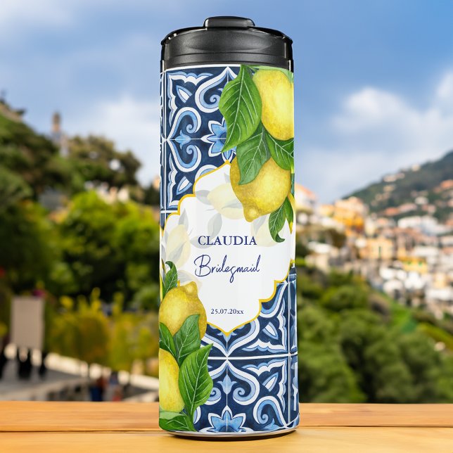 Garrafa Térmica Donativos de Bridesmaid favorecem azulejos azuis l (Bridesmaid gifts favors blue tiles lemon Amalfi personalized Thermal Tumbler bridal party favors)